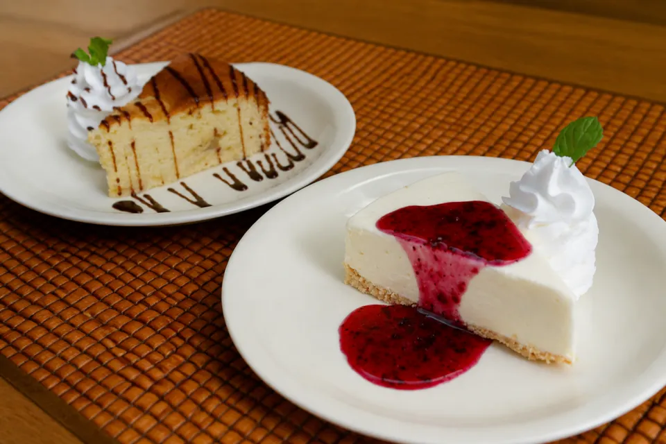 四万温泉 柏屋カフェのケーキ2種