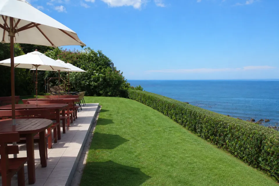 しまふうみ 本店の海岸を望むテラス