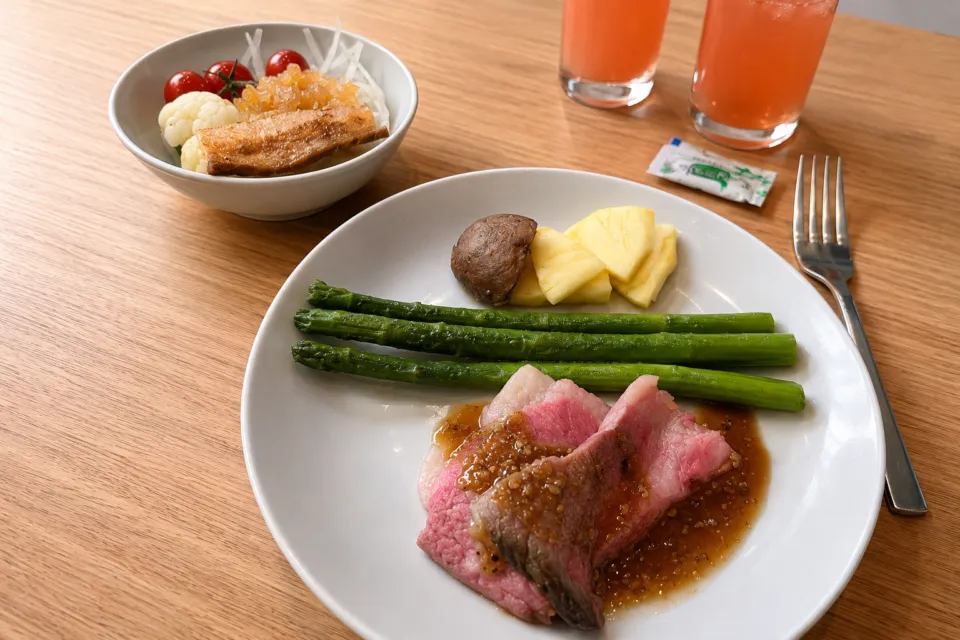 新富良野プリンスホテルの肉料理と野菜