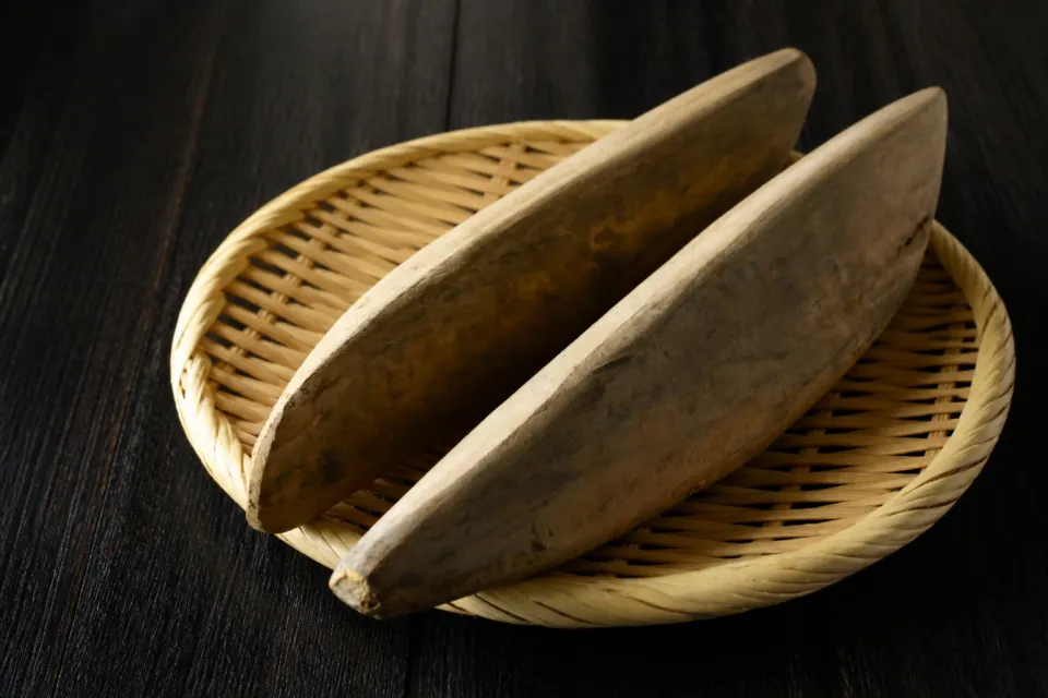 そば処 角弥のそばつゆのだしに使う本枯節