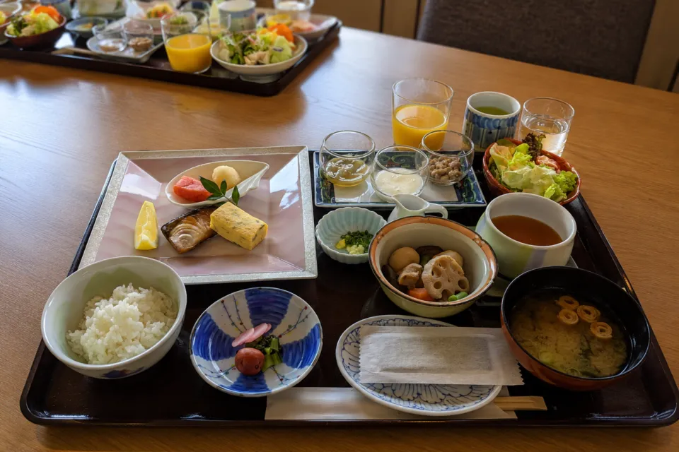 ソラリア西鉄ホテル福岡の副菜と焼き魚を添えた和朝食膳