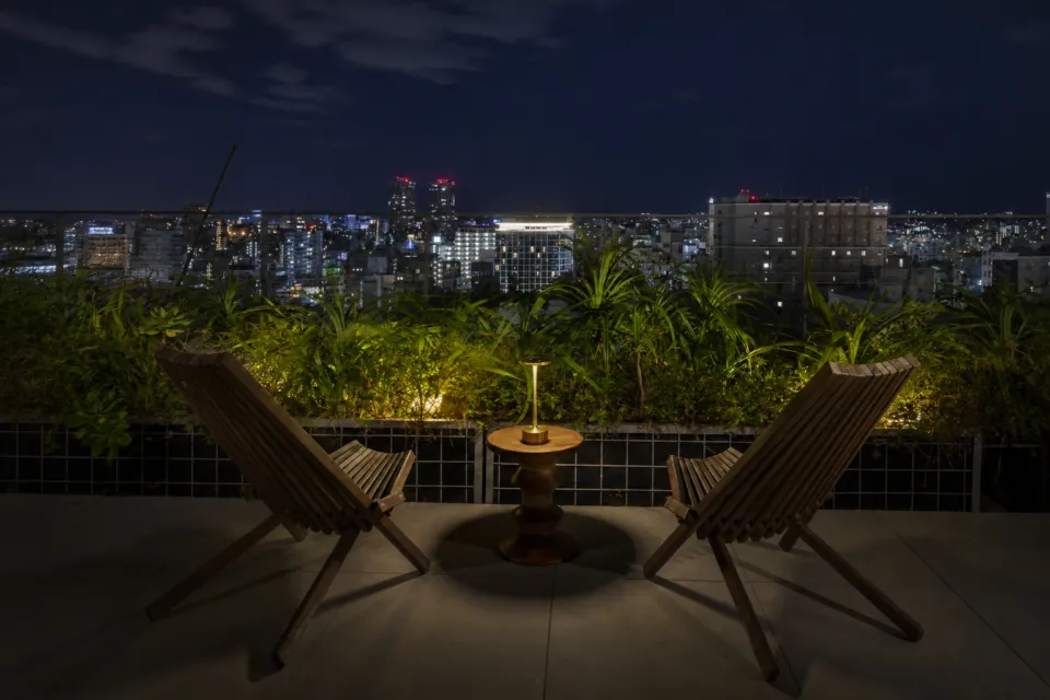 Southwest Grand Hotelのテラスから望む那覇の夜景