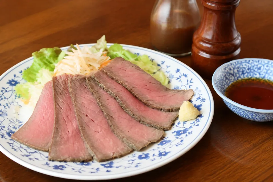 ステーキハウス寿楽本店の薄切りローストビーフ