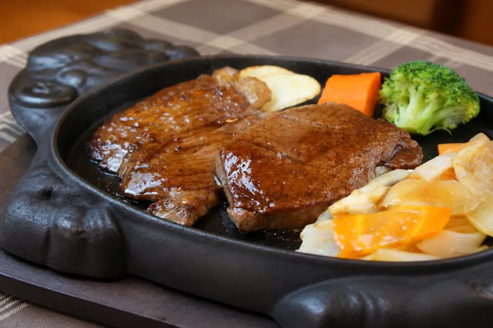 ステーキハウス寿楽本店の鉄板ステーキ