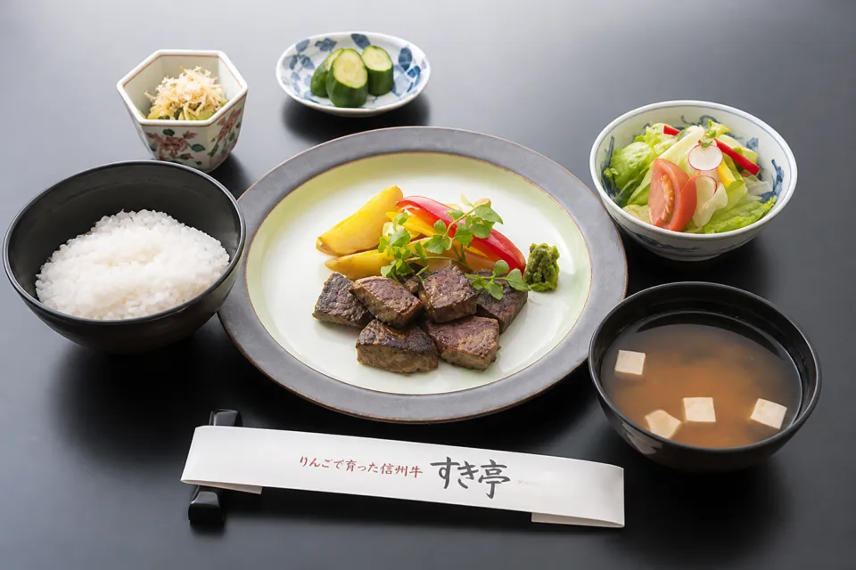 りんごで育った信州牛すき亭のステーキランチ