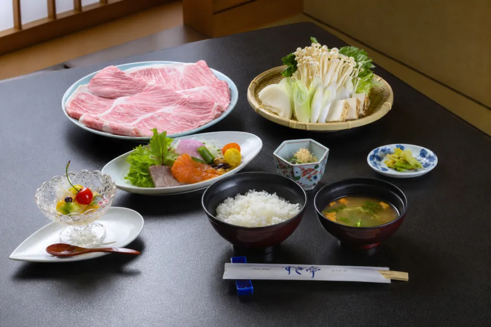 りんごで育った信州牛すき亭のしゃぶしゃぶランチ