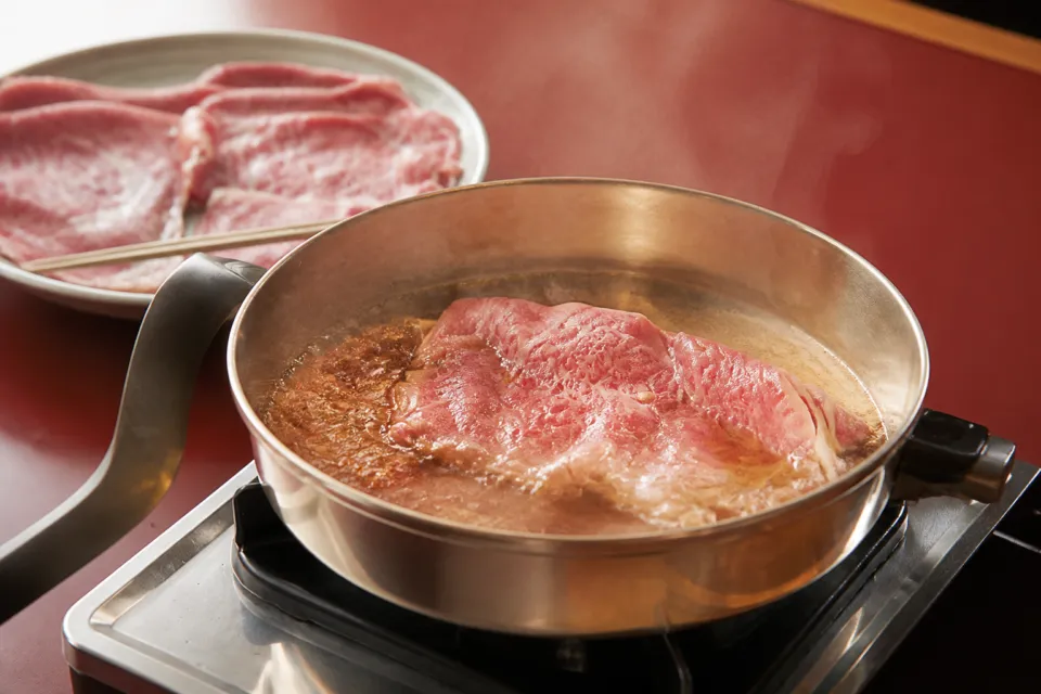 りんごで育った信州牛すき亭のすき焼き