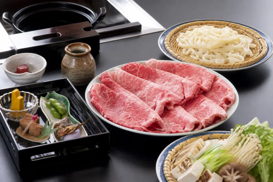 りんごで育った信州牛すき亭の信州牛すき焼きコース