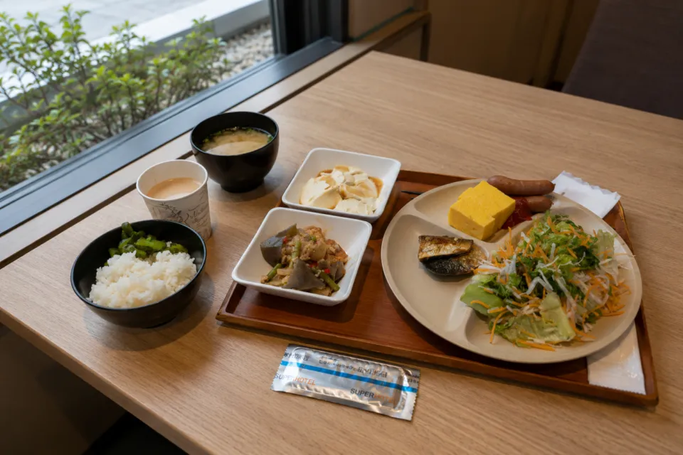 天然温泉 葵の湯 スーパーホテル岡崎の朝食トレー