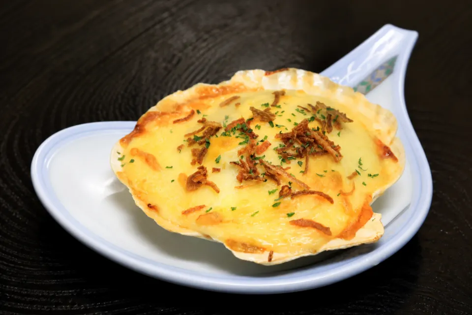 鮨処 あすか 新町店の帆立グラタン