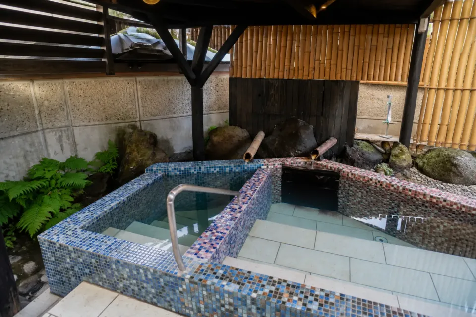 鈴の宿 登府屋旅館の女性露天風呂 壺算
