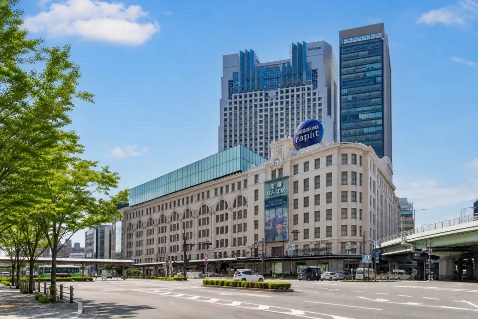 スイスホテル南海大阪の北側外観