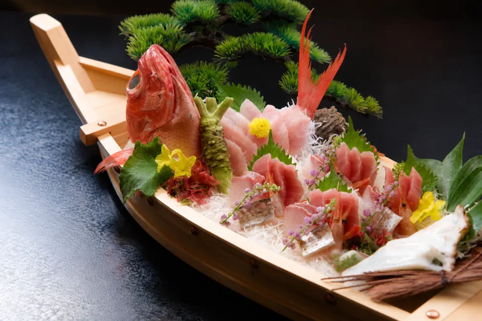 食べるお宿 浜の湯の旬魚を盛り込んだ舟盛り