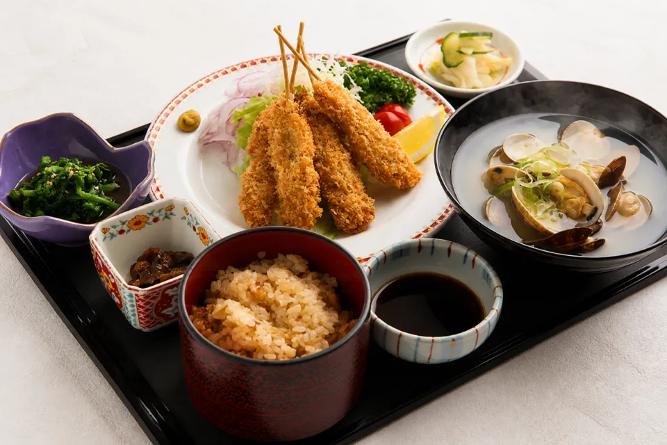 宝家のあさり料理を組み合わせた御膳