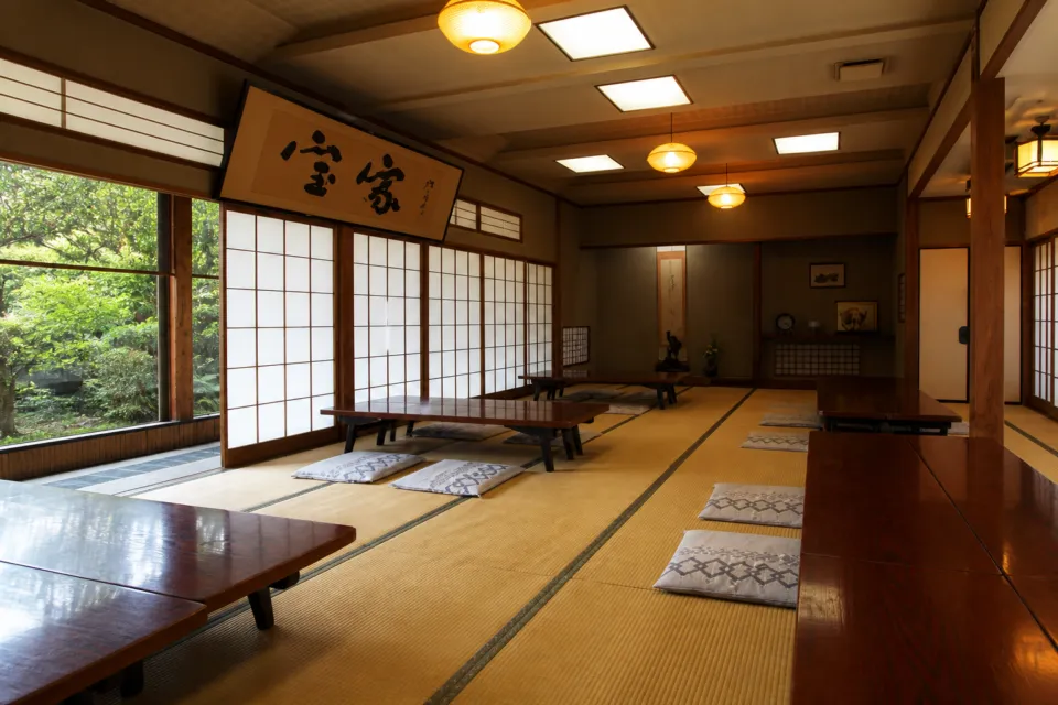 宝家の庭に面した畳の座敷