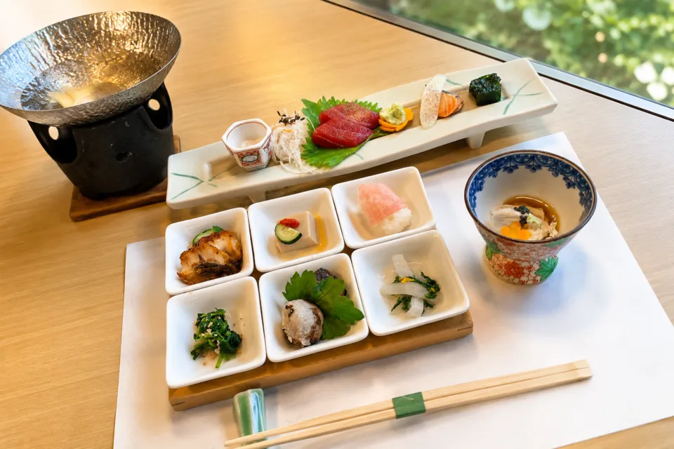 高山グリーンホテルの前菜と刺身のコース料理