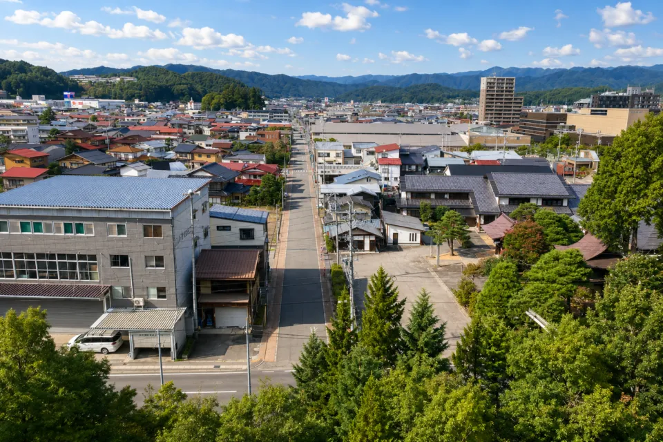 高山グリーンホテルの高山市街と山並みの眺望