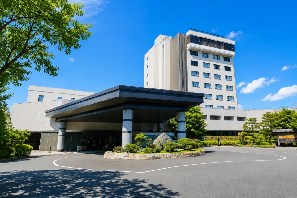 高山グリーンホテルの正面外観