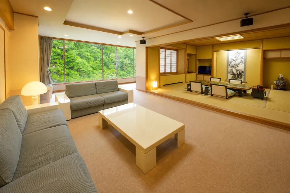 匠のこころ 吉川屋のリビングと和室を備えた貴賓室