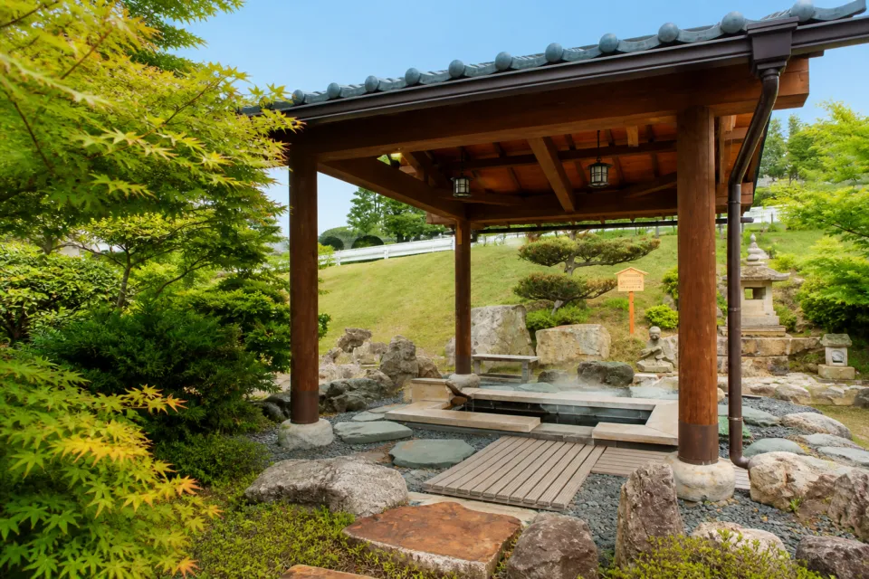 匠のこころ 吉川屋の庭園に設けられた足湯