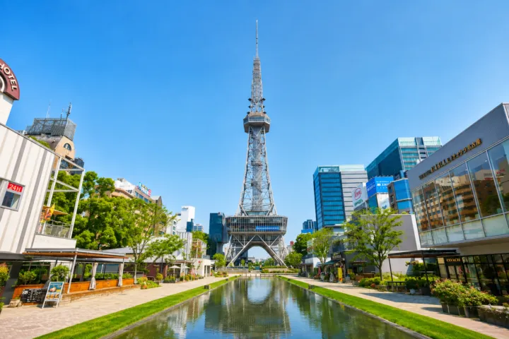 THE TOWER HOTEL NAGOYAの久屋大通公園から望む塔の外観