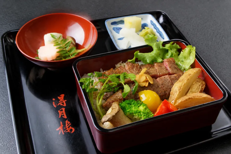 得月楼の土佐あかうしステーキ重