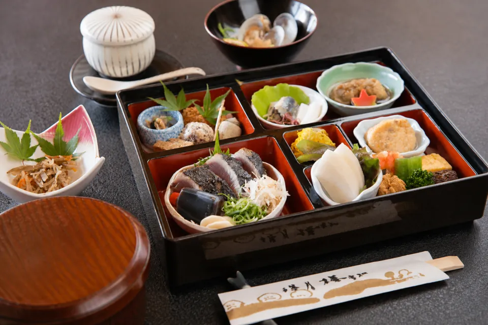 得月楼の鰹料理御膳