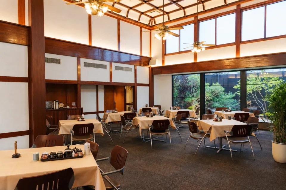 とんかつ まい泉 青山本店の旧銭湯を生かした客席