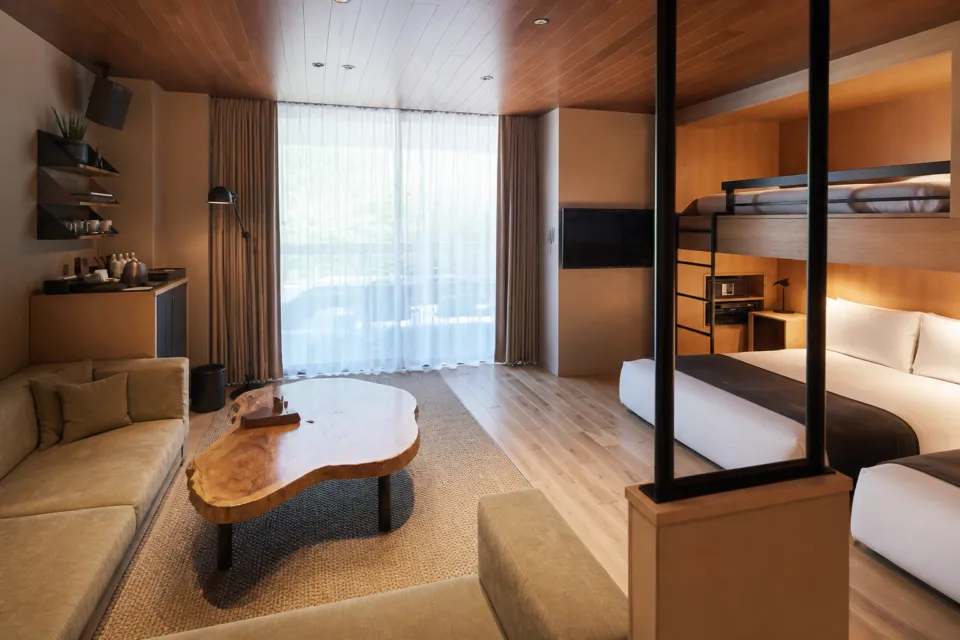 TRUNK(HOTEL) CAT STREETのバルコニージュニアスイートの客室