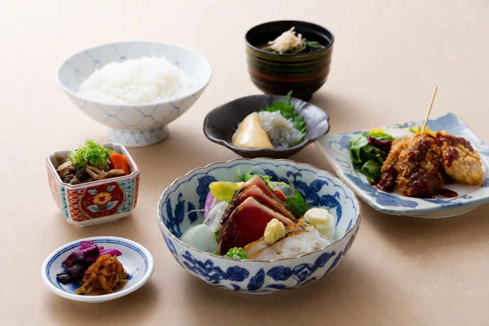 司 高知本店の黒潮をイメージした御膳