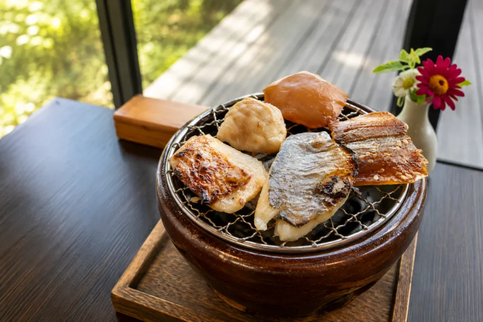 海のしょうげつの卓上で焼く魚介料理