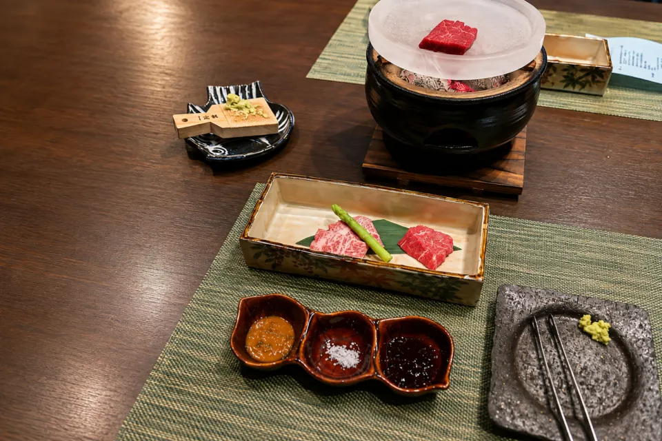 海のしょうげつの牛肉料理