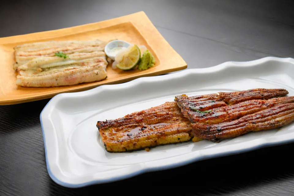 魚登久の白焼と蒲焼