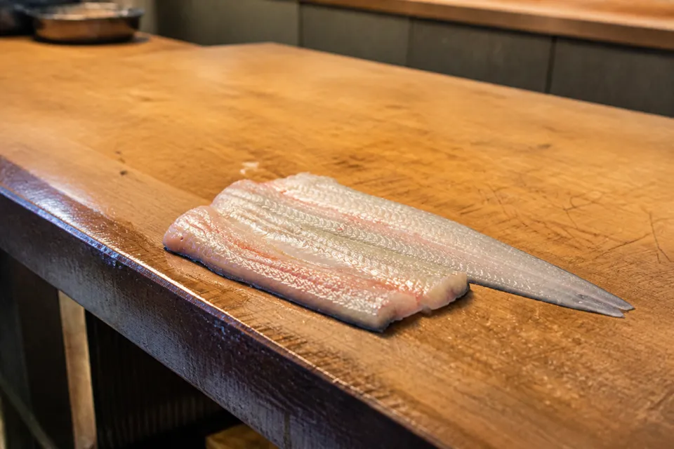 魚登久のうなぎを捌く調理工程