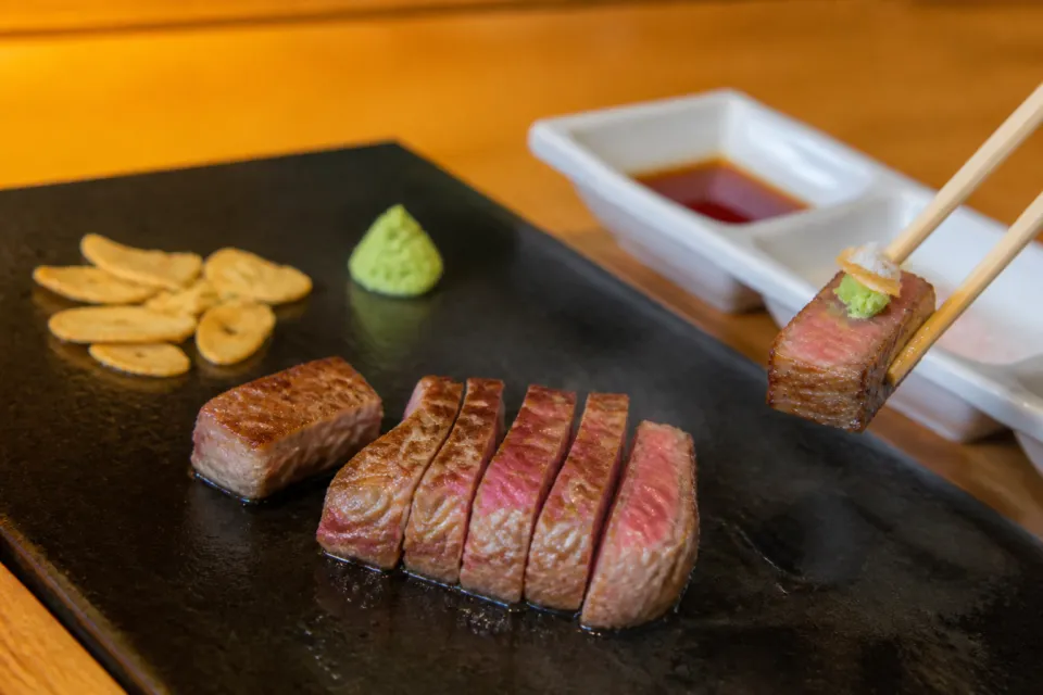 宮古牛 鉄板焼 ユキシオステーキの焼き上げたステーキ
