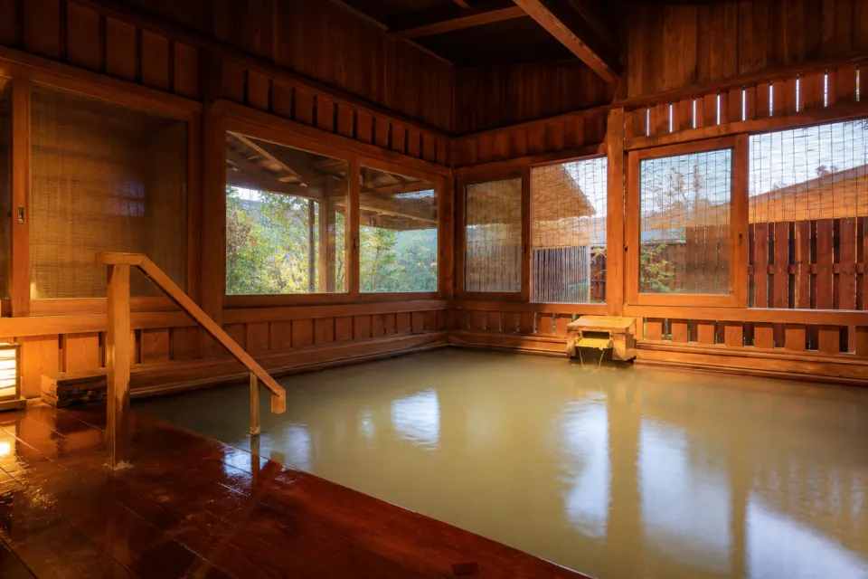 蔵王四季のホテルの離れ湯 百八歩の内湯