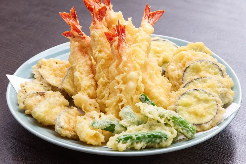 味処 仲よしの海老と野菜の天ぷら盛り合わせ