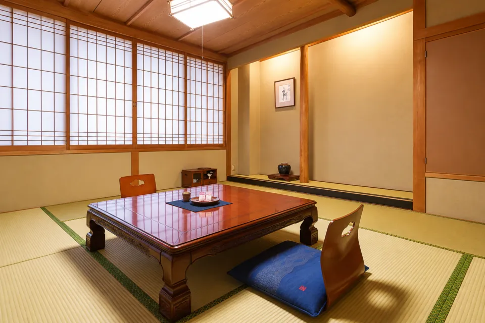 秋田温泉さとみの南館の和室