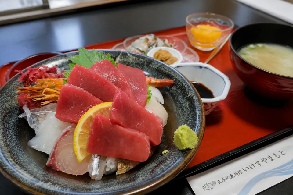 天草地魚料理 いけすやまもとの超ぜいたく海鮮丼