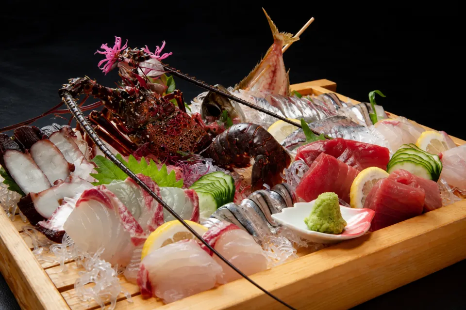 天草地魚料理 いけすやまもとの伊勢海老入り刺身盛り合わせ