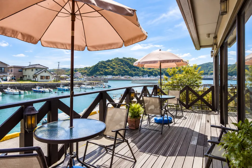 天草プリンスホテルの海辺のテラス