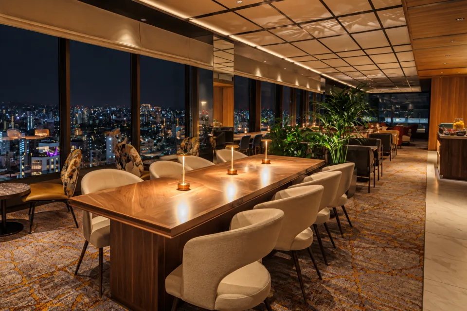 ANAクラウンプラザホテル広島の夜景を望むクラブラウンジ
