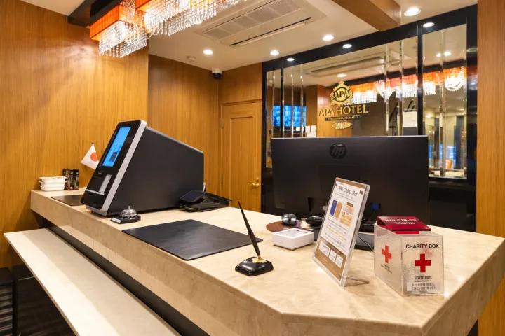アパホテル〈徳島駅前〉のフロントカウンター