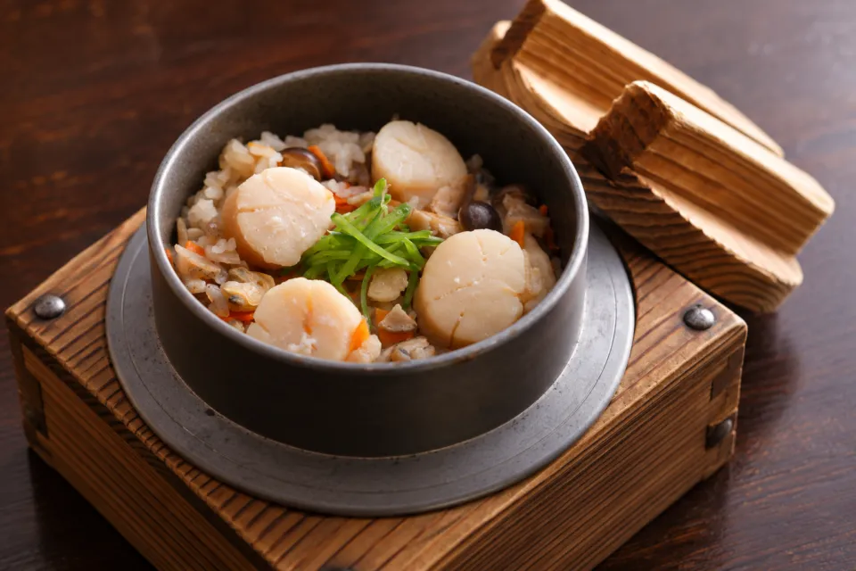 あり釜めし くつろぎ家の帆立貝柱とアサリの釜飯