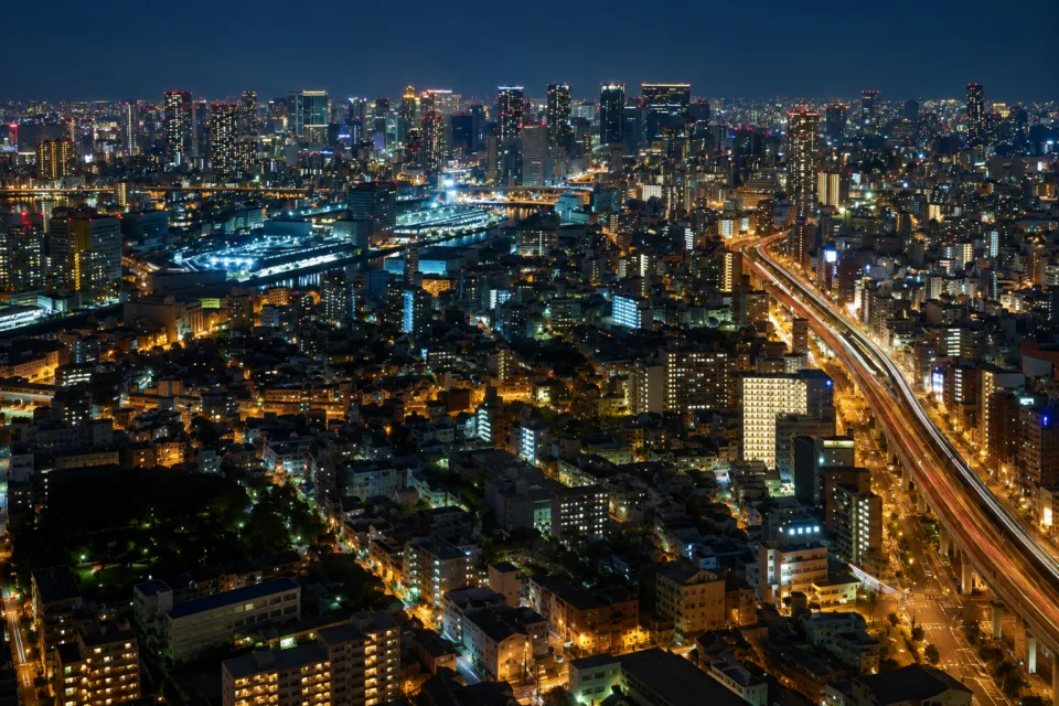 アートホテル大阪ベイタワーの高層階から望む市街地の夜景
