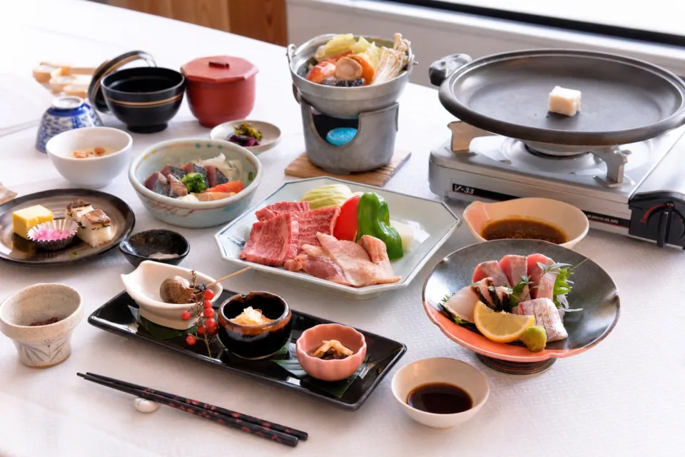 足摺サニーサイドホテルの土佐牛とはちきん地鶏の陶板焼き会席
