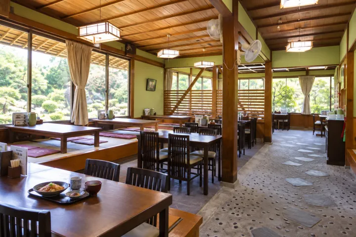 あそ路の店内の食卓イメージ
