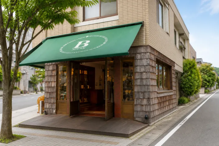 B-SPEAKの本店外観