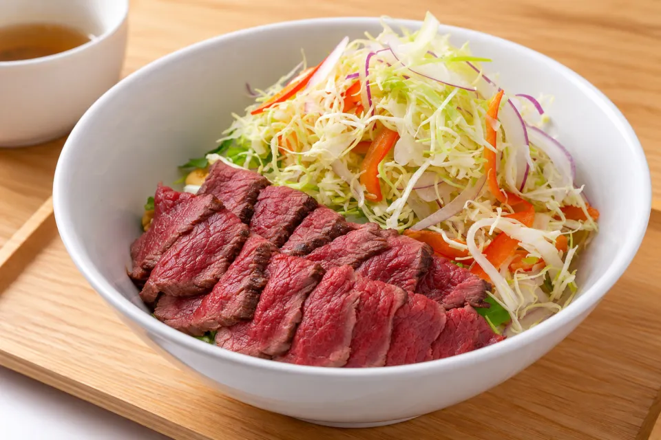 馬刺し専門店 大久保商店の会津ブランド馬肉炙りたたき丼