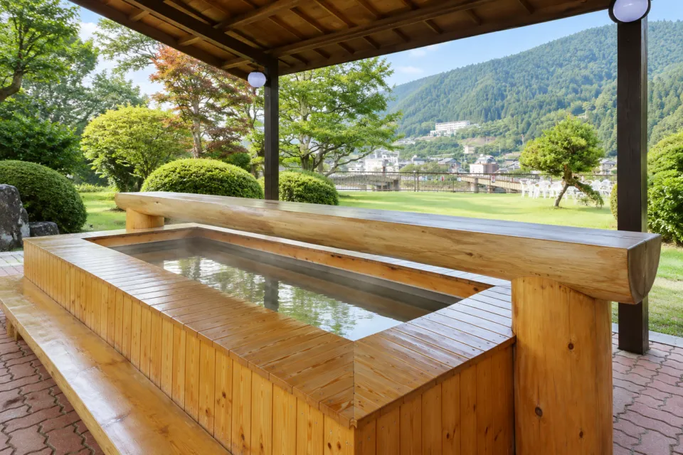 望川館の庭園を望む足湯